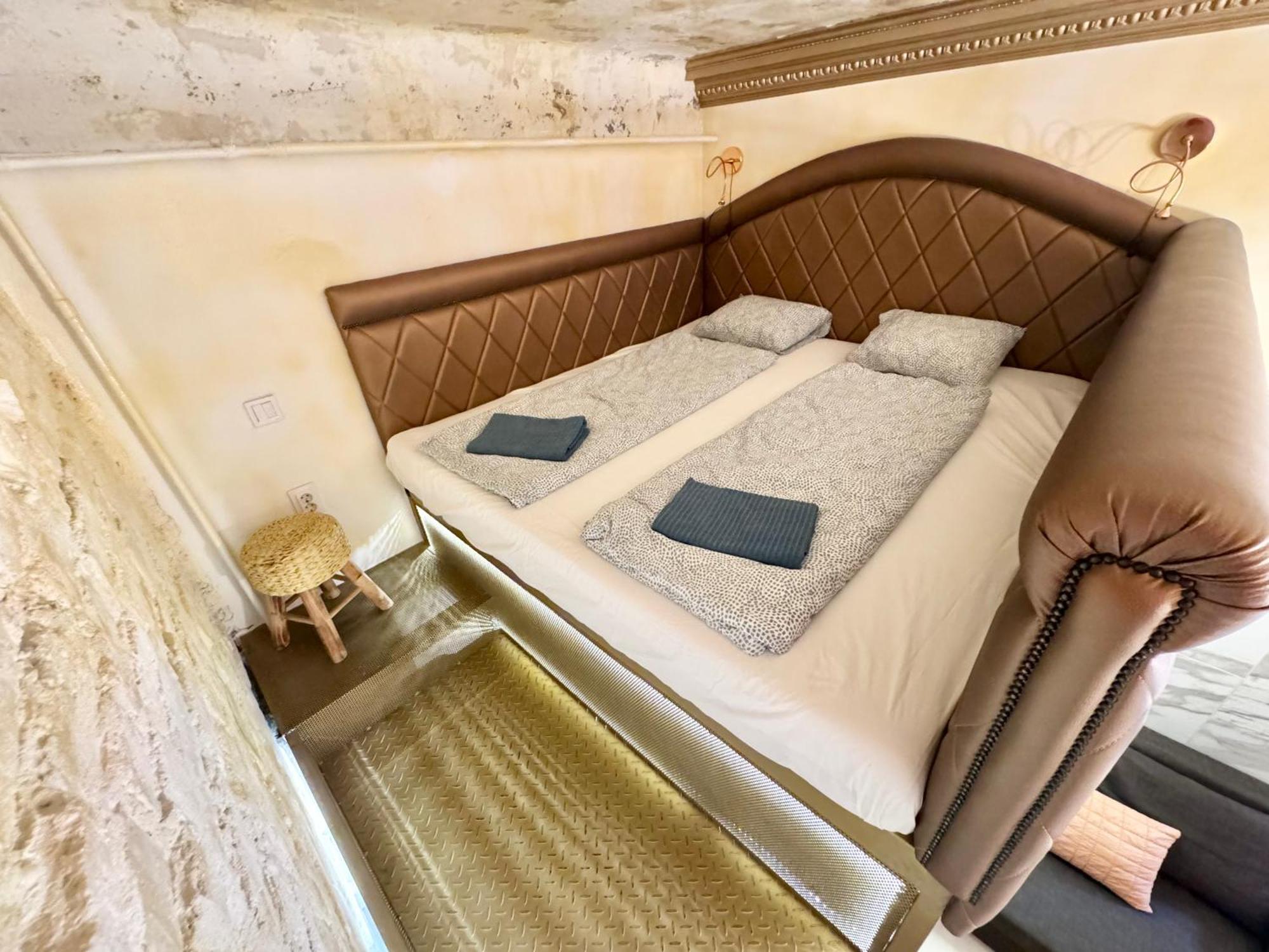 Rose Apartment